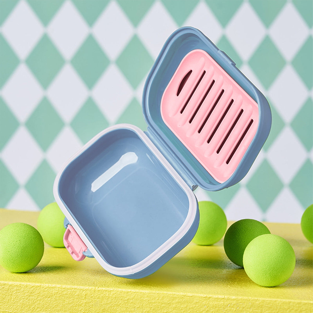Travel Soap Case with Draining Tray and Leakproof Silicone Seal - Image 4